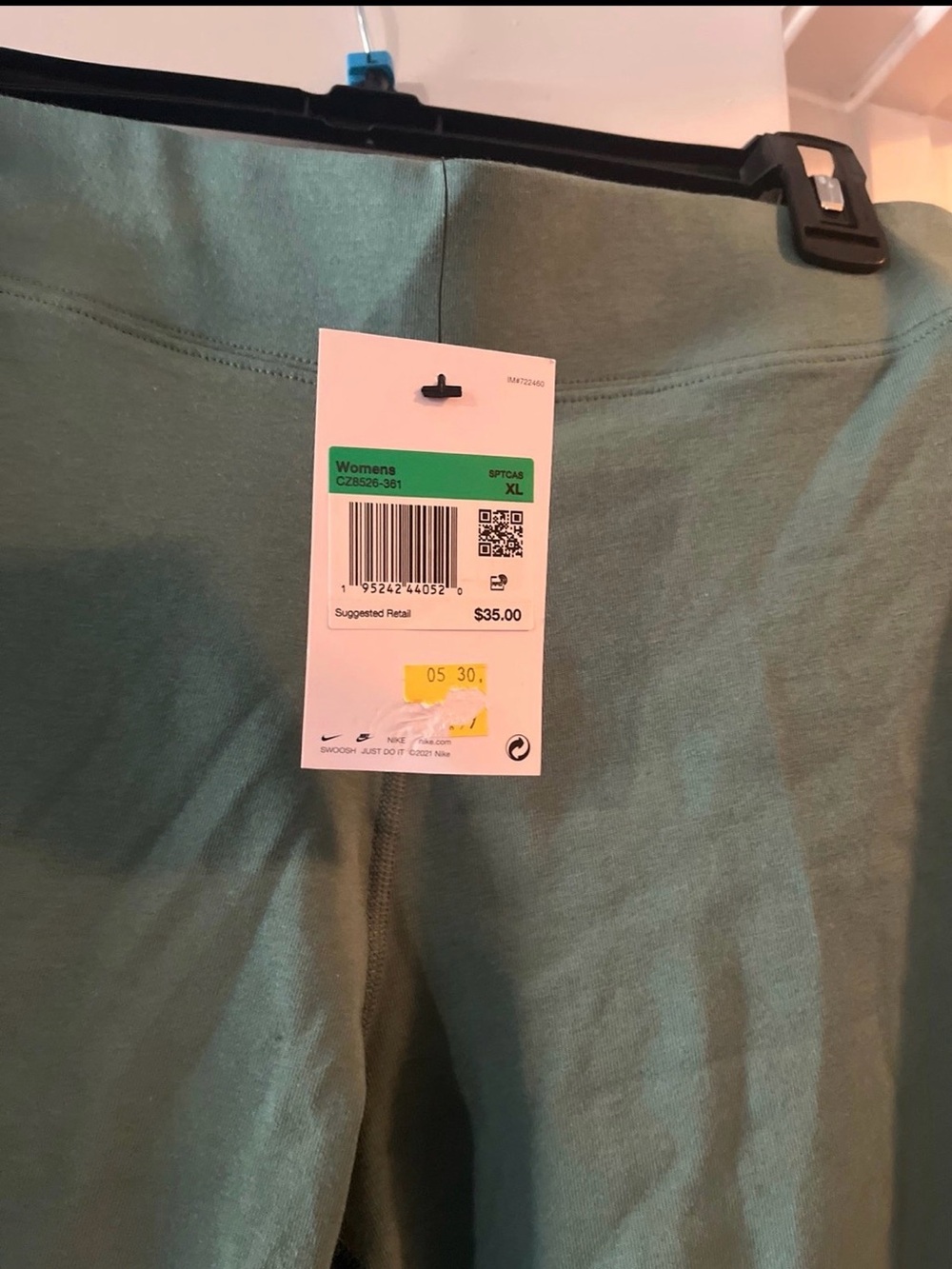 Nike Women’s Bike Shorts in Orange and Sage Green - Picture 6 of 8